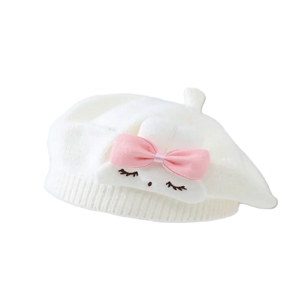 White baby hat with a pink bow on a white background
