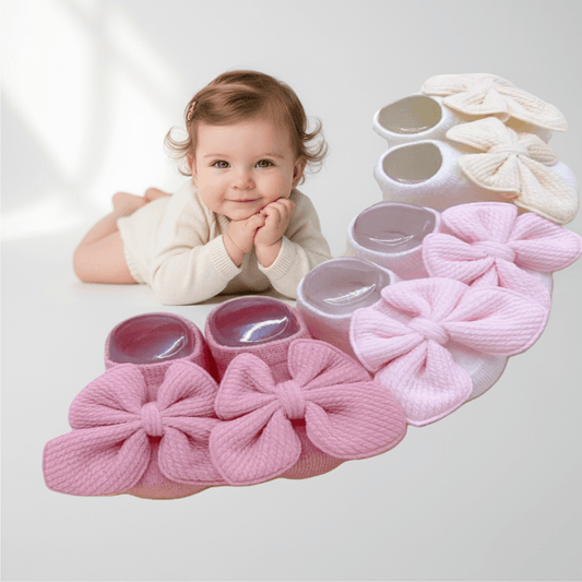 Set of pink baby booties with flower designs