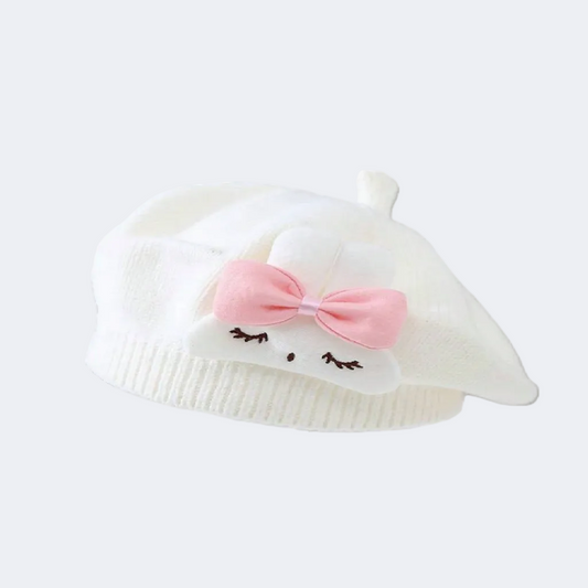 White baby hat with a pink bow on a white background